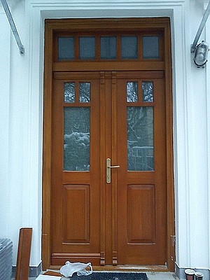 Drzwi zewnętrzne drewniane antywłamaniowe