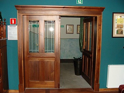 Drzwi drewniane do barów
